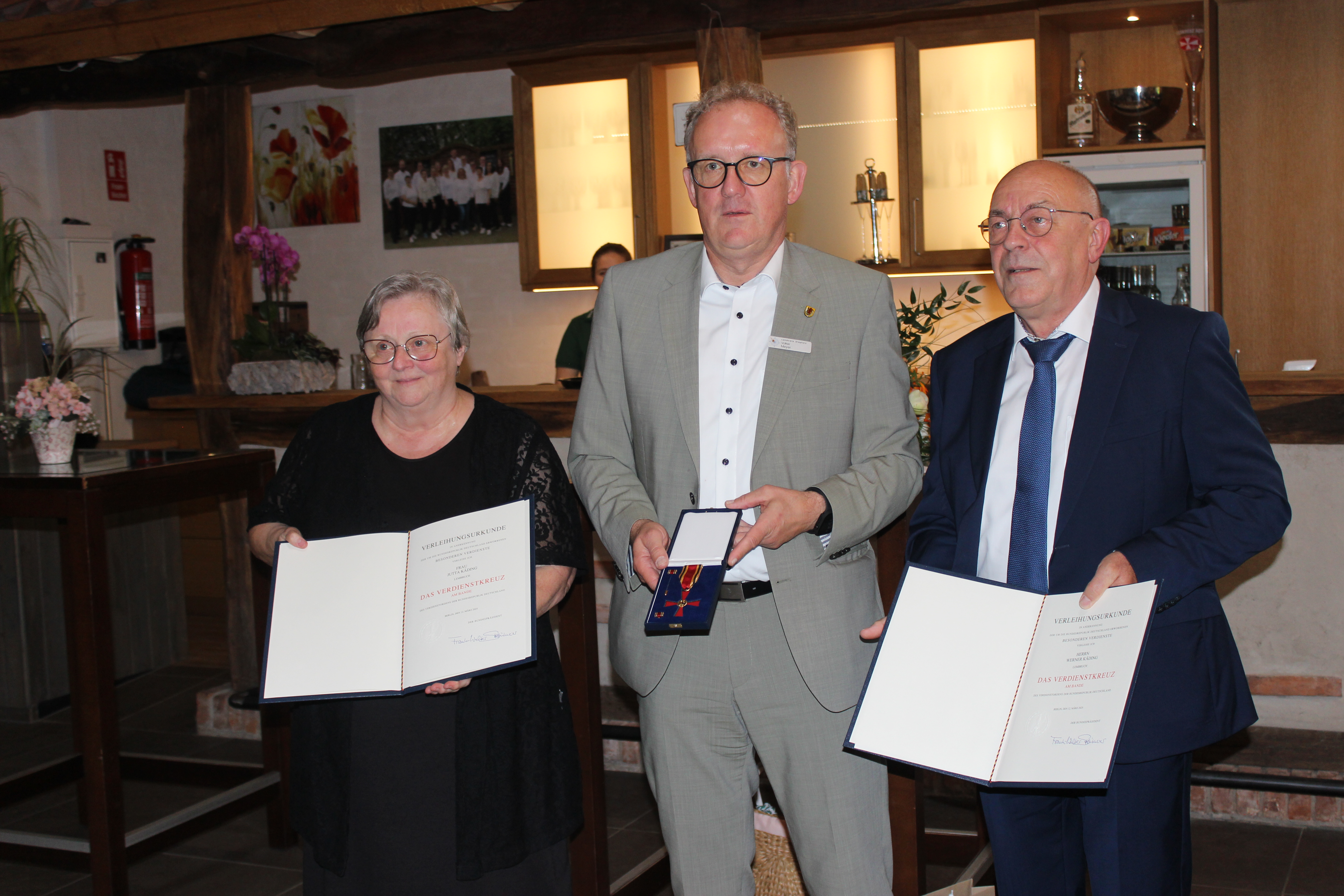 Landrat Volker Meyer, Werner und Jutta Käding.