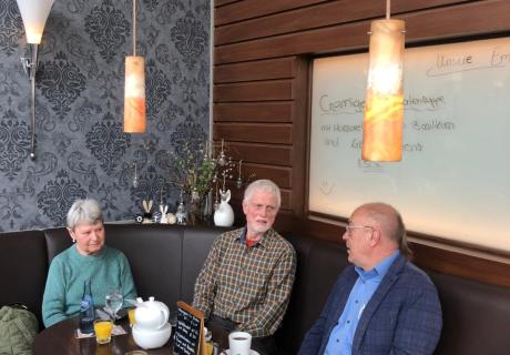 Manfred und Uschi Sobol mit Außenstellenleitung Werner Käding 